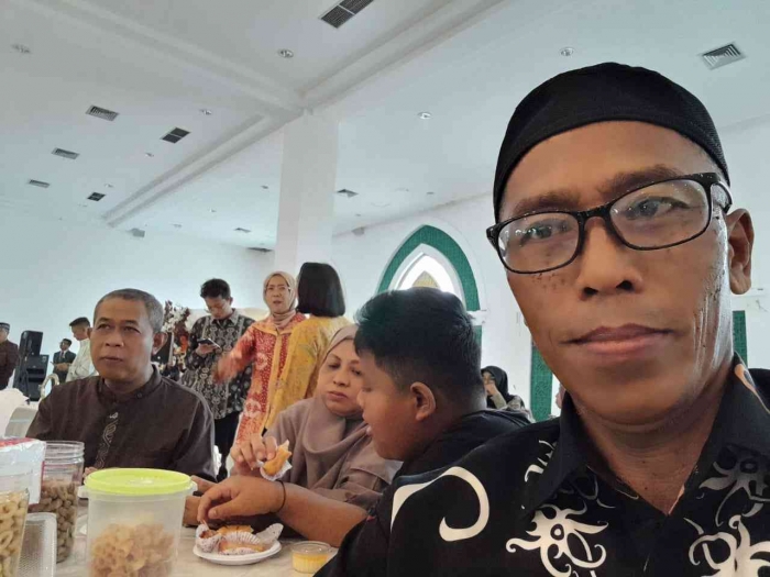 Berfoto bersama Pak Anas, Istri, dan Dzaky (dokpri)