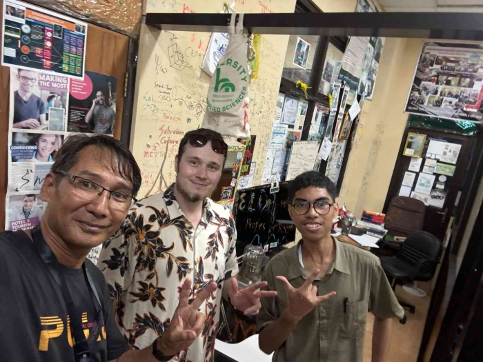 (Photo of Prof. Elim, Mr. Peter and a genius high school student, Evan Lilihata) The picture was shot in Elim visiting professor room.