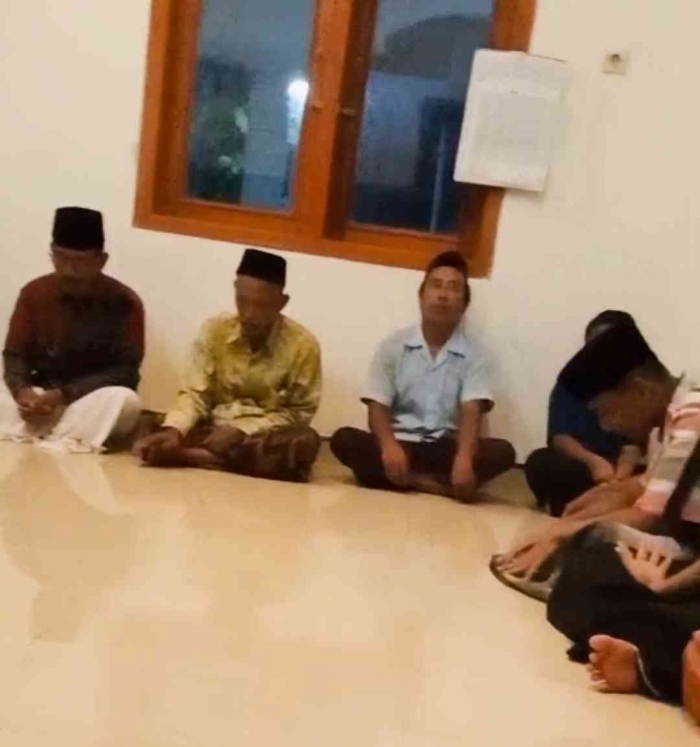 Warga RT 11 melakukan tradisi Rajaban secara sederhana di Musala RT 11 (Dokumentasi RT11: Bu Atik)