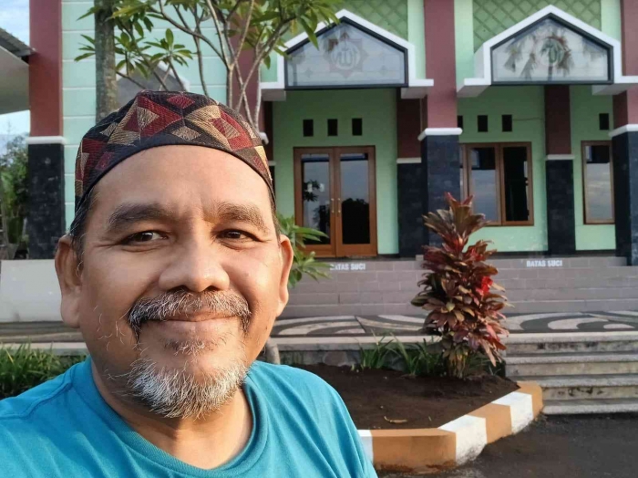 Omjay di depan masjid bbgtk Jatim/dokpri