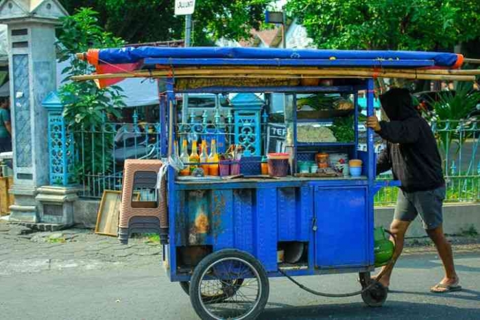 Ilustrasi Pedagang Kaki Lima (Foto Getty Images/Restu Ariyadi).