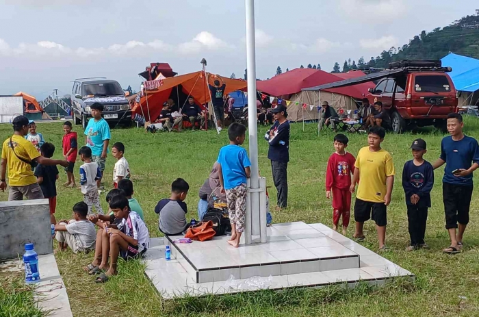 Berkumpul sebelum pertandingan sepak bola Mini (Dokumentasi pribadi: Isti Yogiswandani)