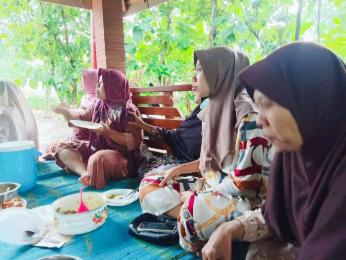 Bancakan: Implementasi Sedekah dalam Masyarakat Jawa(Dokumentasi pribadi: Isti Yogiswandani)