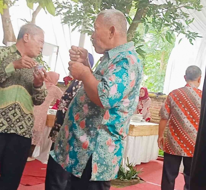 Jagong Manten untuk Menjaga Silaturahmi dan Keakraban Alumni D3 Biologi IKIP Surabaya 84(Dokumentasi pribadi: Isti Yogiswandani)