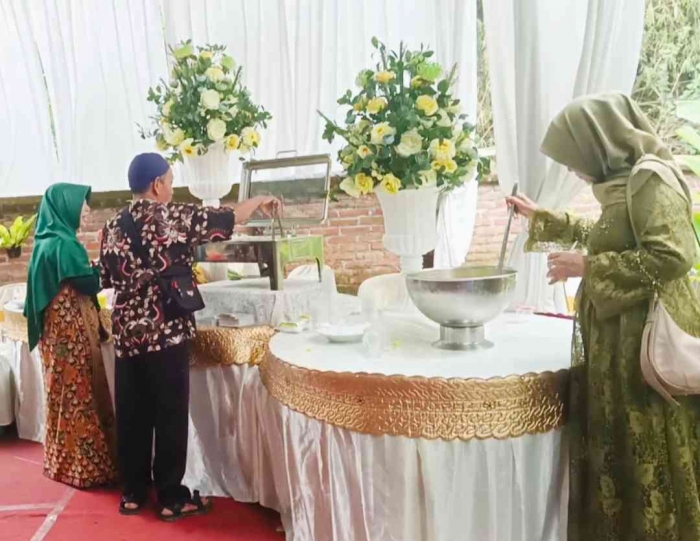 Jagong Manten untuk Menjaga Silaturahmi dan Keakraban Alumni D3 Biologi IKIP Surabaya 84(Dokumentasi pribadi: Isti Yogiswandani)