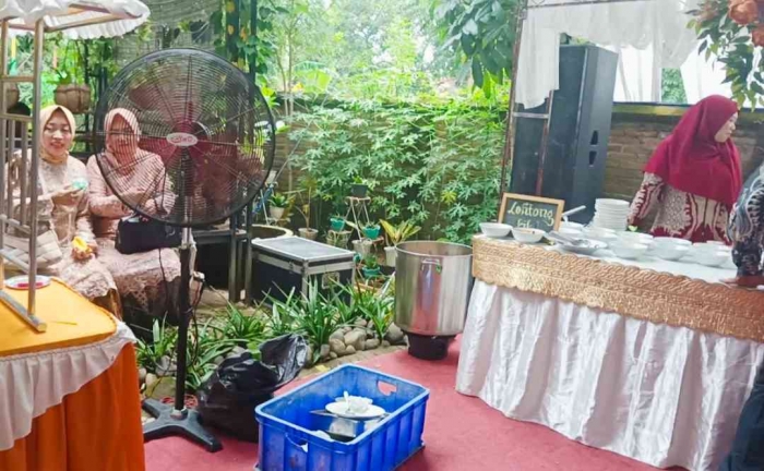 Jagong Manten untuk Menjaga Silaturahmi dan Keakraban Alumni D3 Biologi IKIP Surabaya 84(Dokumentasi pribadi: Isti Yogiswandani)