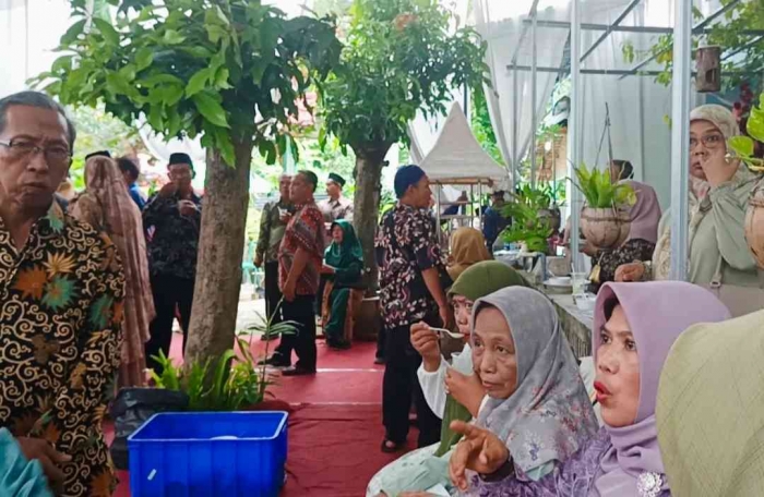 Jagong Manten untuk Menjaga Silaturahmi dan Keakraban Alumni D3 Biologi IKIP Surabaya 84(Dokumentasi pribadi: Isti Yogiswandani)