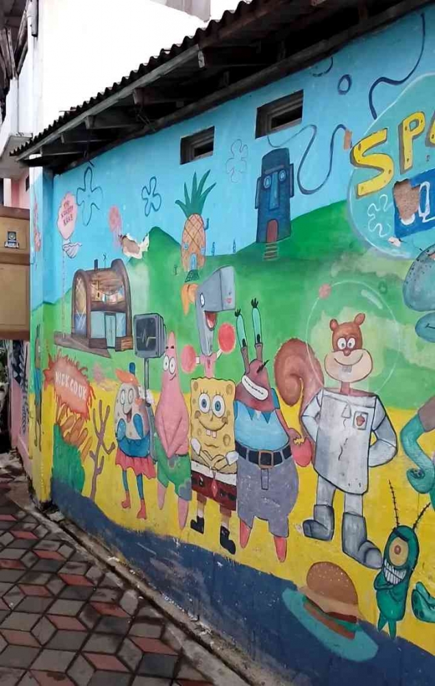 Mural SpongeBob SquarePants di tembok rumah warga Suryatmajan Kota Yogyakarta (Dokpri Agustina)