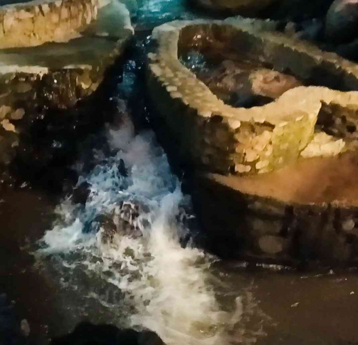 Aliran air di Pemandian Air Panas Tirta Husada: Rahasia Sehat Mudah dan Murah(Dokumentasi pribadi: Isti Yogiswandani