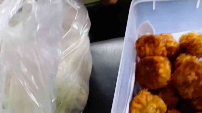 Sule dari Bu Rodhiyah dan Lentho dari Bu Anies(Dokumentasi pribadi: Isti Yogiswandani)