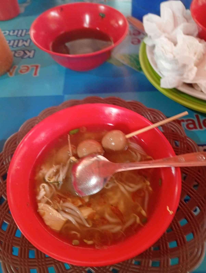 Semangkuk Soto bening di Warung Soto Seger Klaten Bu Keni (Foto Dokumen Pribadi).