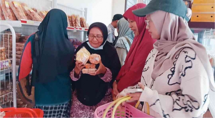 Belanja dulu sebelum mengeksplor new Tweety (Dokumentasi pribadi: Isti Yogiswandani)