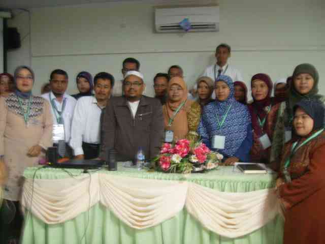 Omjay bersama kawan-kawan guru/dokpri