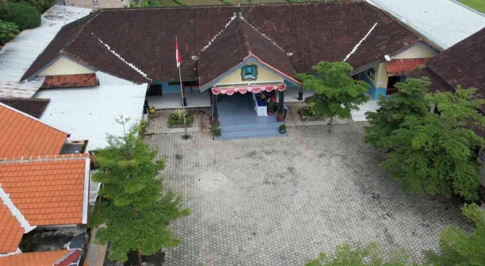 Pengambilan Video Menggunakan Drone (15/1/2026) (Sumber: Dokumentasi KKN 84 UNS)