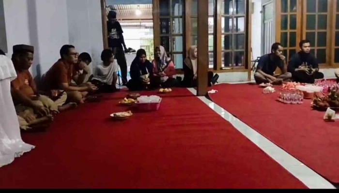 Kultum sambil.menunggu waktu berbuka (Dokumentasi pribadi: Isti Yogiswandani)