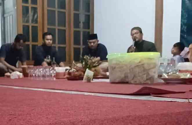 Kultum sambil menunggu berbuka oleh Om Agung(Dokumentasi pribadi: Isti Yogiswandani)