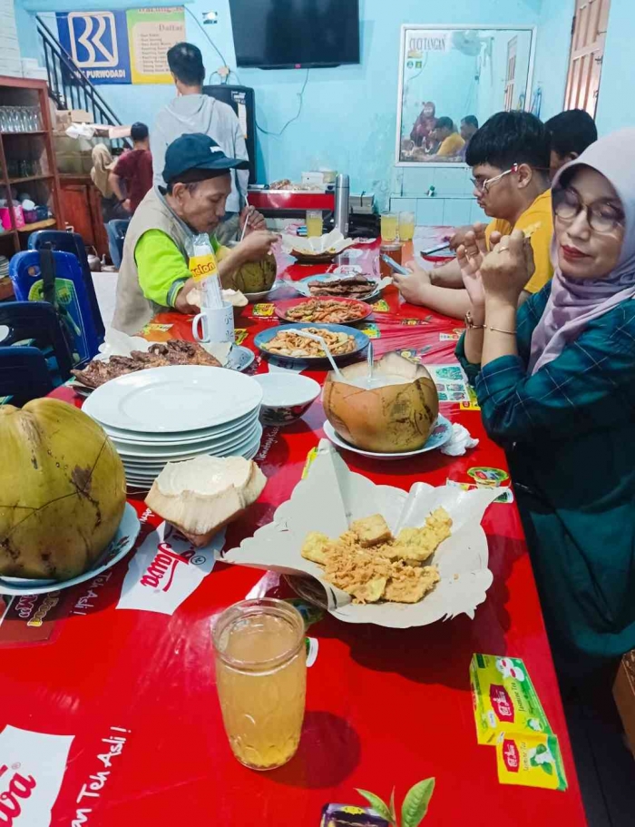 Kerapu bakarnya Yu Yem juara, pokoknya (Dokumentasi pribadi: Isti Yogiswandani)