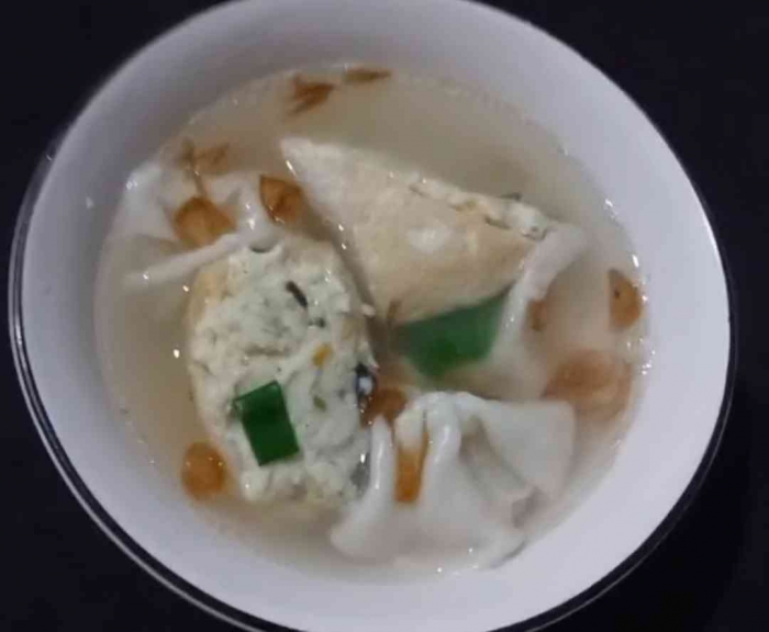 Tahu bakso ayam sayuran dinikmati dengan kuah(Dokumentasi pribadi: Isti Yogiswandani)