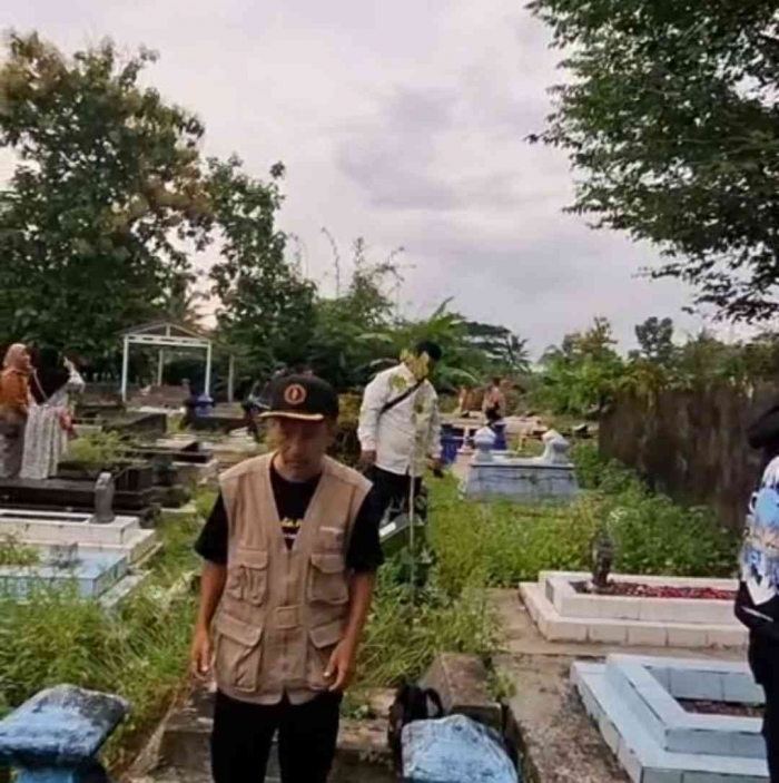 Nyekar (Dokumentasi pribadi: Isti Yogiswandani)