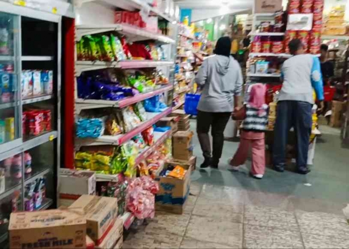 Belanja di pagi hari bisa menghindari pengunjung tempat perbelanjaan yang penuh sesak (Dokumentasi pribadi: Isti Yogiswandani)