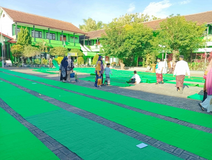 Salat Ied(Dokumentasi pribadi: Isti Yogiswandani)