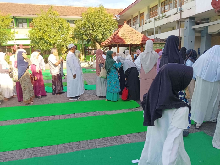 Halal bihalal (Dokumentasi pribadi: Isti Yogiswandani)