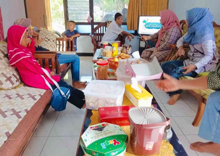 Temu keluarga (Dokumentasi pribadi: Isti Yogiswandani)