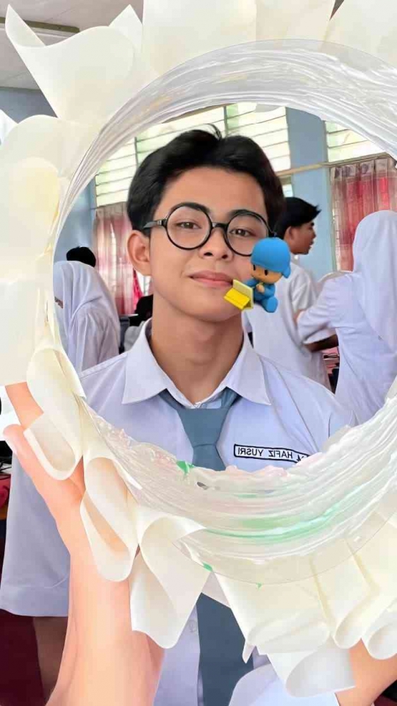 M. Hafiz Yusri while creating and developing Alight Motion presets with a jedag jedug style (Source: Personal documentation)