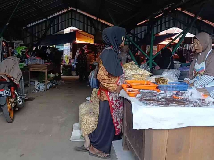 Pasar Krendetan Kecamatan Bagelen Kabupaten Purworejo (Dokumentasi pribadi: Isti Yogiswandani)