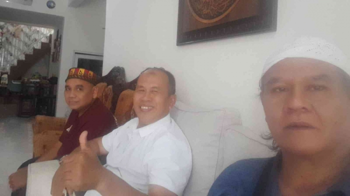 Omjay bersama pak agus dan pak joko teman alumni elektro ikip jakarta/dokpri