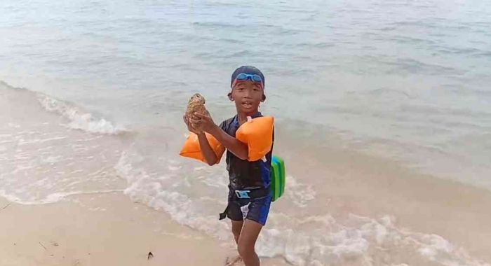 Jeco bermain di Pantai: dok. Pribadi