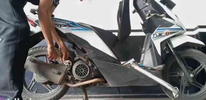 Honda Beat Fi 2017 sebelum proses penggantian knalpot. Tampilan standar, suara standar. (Foto: Adlyku Motovlog)