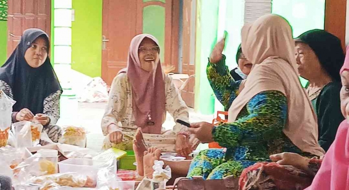 Para perempuan yang cerdas, bahagia, dan aktif, merajut tenun kebangsaan yang kokoh dari tingkat akar rumput (Dokumentasi pribadi: Isti Yogiswandani)