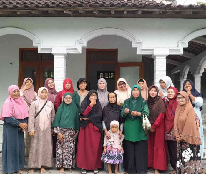 Mamah-mamah RT 11 yang bahagia dan mempunyai ajang Aktualisasi diri di lingkungan warga yang kondusif (Dokumentasi RT 11: Khurotul Aini)