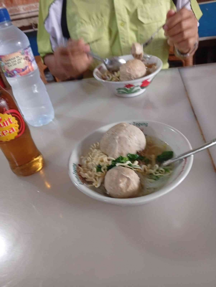 Tampilan Porsi Bakso racikan Kedai Haji Usman (Foto Dokumentasi Pribadi).