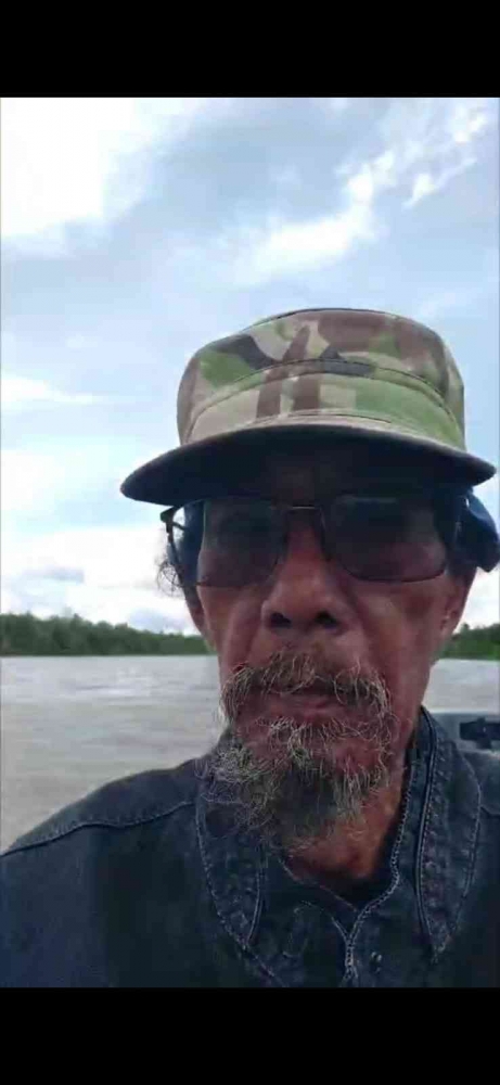 (Romo Tjokro di atas perahu motor, Screenshoot, dokpri)