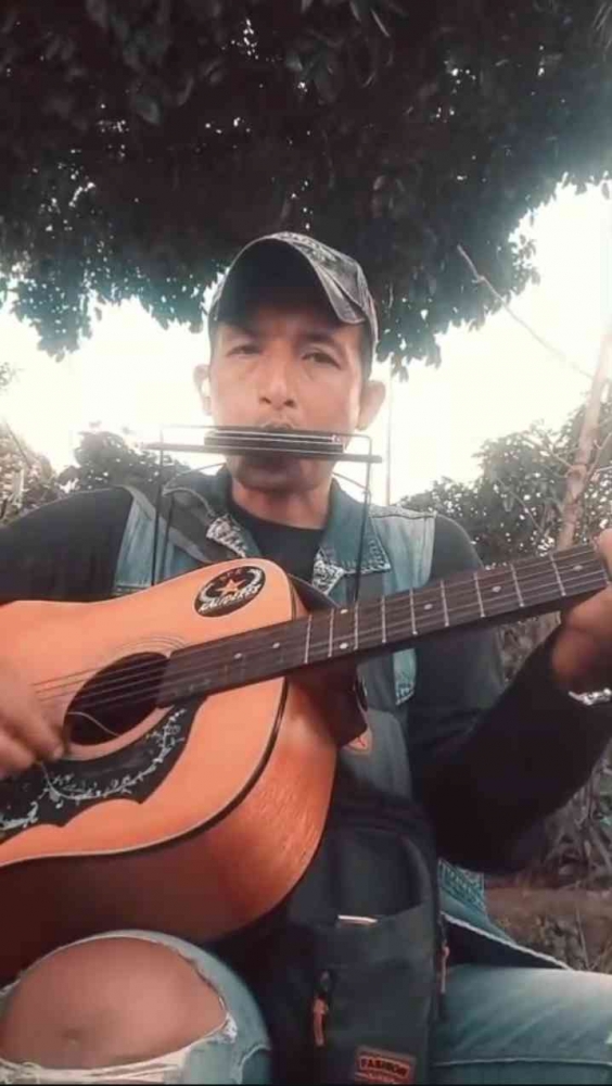 Seniman Pinggir Kali Kalideres Cover lagu Senandung Istri Bromocorah_Iwan Fals (Sumber: Dokumentasi YouTube SPK Kalideres)
