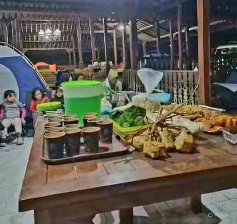 Hidangan untuk makan bersama sudah tertata di meja(Dokumentasi CAF Mampiro: Tante Pur)