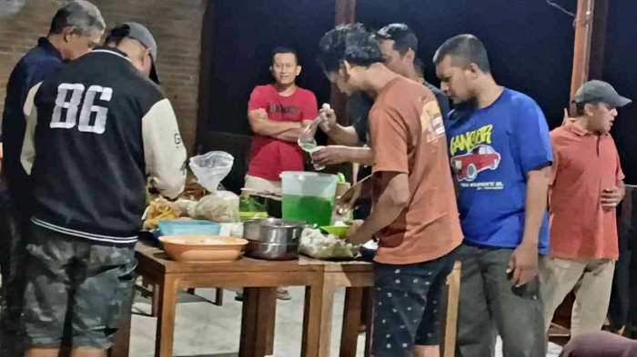 Mengawali Kebiasaan Makan Bersama CAF Mampiro yang Seru dan Berlimpah Manfaat Saat Camping(Dokumentasi pribadi: Isti Yogiswandani)
