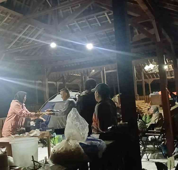 Pembagian Door prize (Dokumentasi pribadi: Isti Yogiswandani)