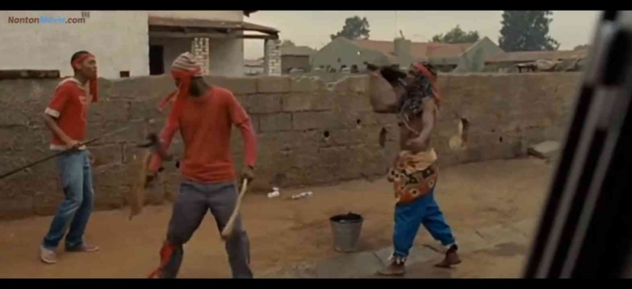 Ritual salah satu kelompok dalam film the bang bang club