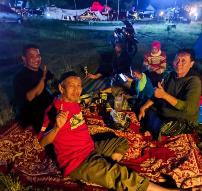 Ngobrol bersama keluarga Om Bambang dan Om Mul(Dokumentasi pribadi: Om Bambang)