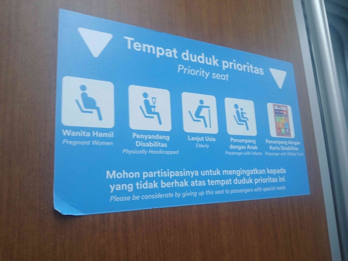 Tempat duduk prioritas di KRL/dokpri