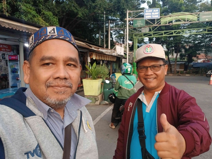 Omjay dan pak paidi di terminal damri kayuringin bekasi/dokpri