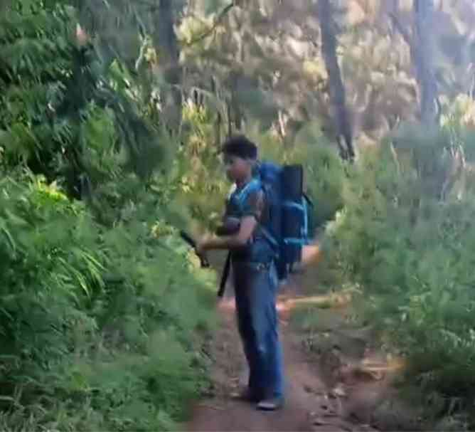 Sweeper paling belakang (Dokumentasi pribadi: Isti Yogiswandani)