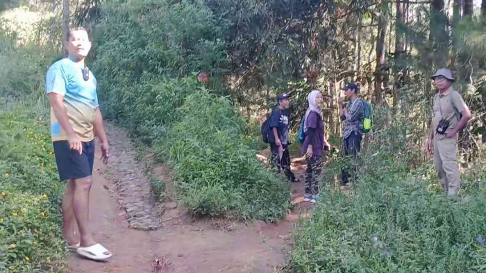 Percabangan arah camping ground dan arah air terjun parijotho(Dokumentasi pribadi: Isti Yogiswandani)