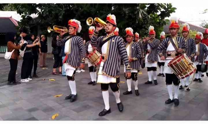 Bregada musik pulang dari bertugas (Dokpri Agustina)