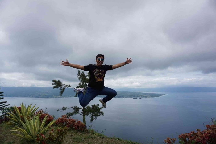 Foto Maflindo Butar Butar saat mengunjungi lokasi