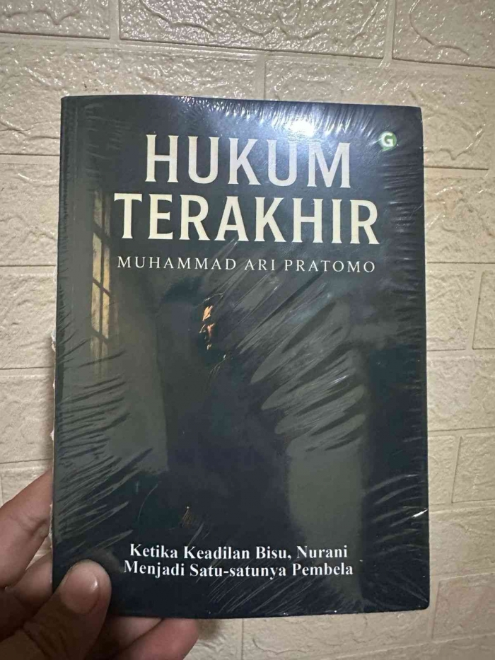 BUKU NOVEL HUKUM TERAKHIR