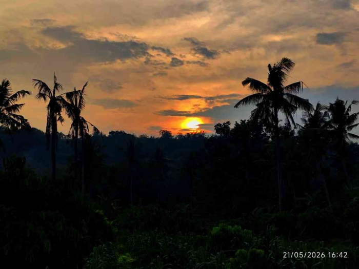 Matahari terbenam di Bukit Guwosari. (Dokumen pribadi)